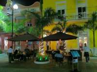 Outdoor Casual Dining!